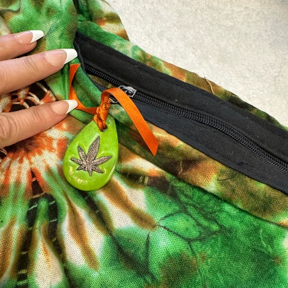 Tie Dye Duffle w/ Zipper Charm 🌱 - Picture 4 of 4